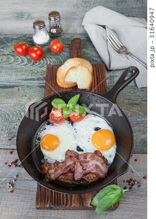 Breakfast in a rustic style 31640947