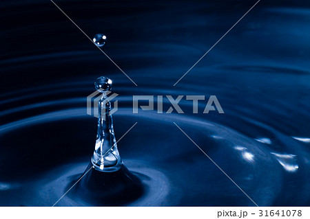 静寂な水 静寂な水 31641078