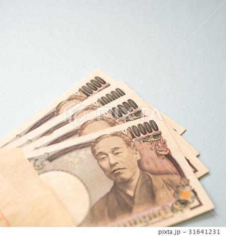 一万円札と封筒 31641231