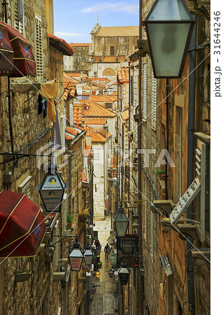 ドゥブロヴニク 旧市街地の路地裏の写真素材