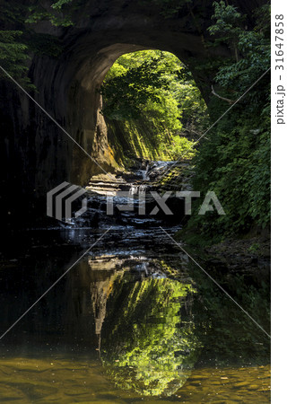 君津市の濃溝の滝 君津市の濃溝の滝 31647858