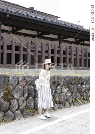 伊香保を楽しむ若い女性 伊香保を楽しむ若い女性 31648042