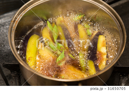 煮物　調理シーン 31650705