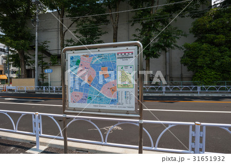 世田谷散歩、駒沢通り多摩美大前交差点横、街区案内板 31651932