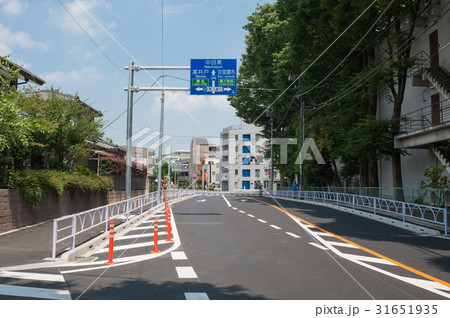 世田谷散歩 環八通り上野毛 駒沢通り多摩美大前交差点の写真素材