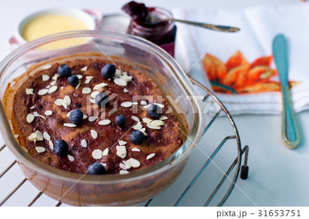 Marmalade pudding cake with blueberry and custard 31653751