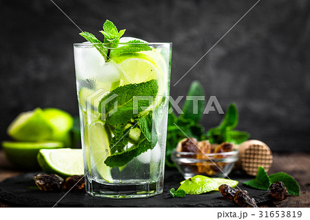 Refreshing mint cocktail mojito with rum and lime 31653819
