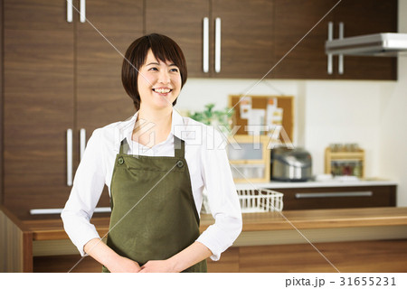 エプロンを着た女性 エプロンを着た女性 31655231