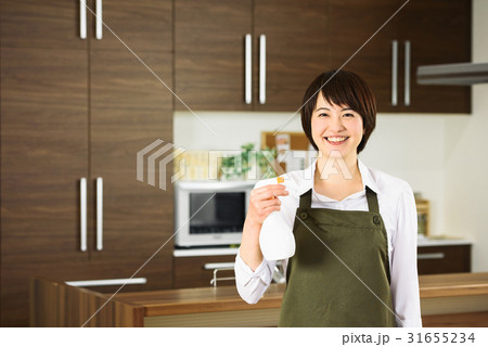 エプロンを着た女性 エプロンを着た女性 31655234
