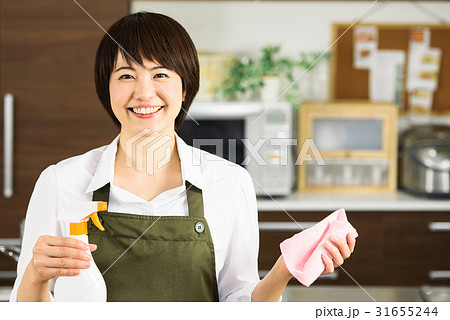 エプロンを着た女性 31655244