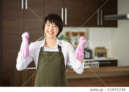 エプロンを着た女性 31655246