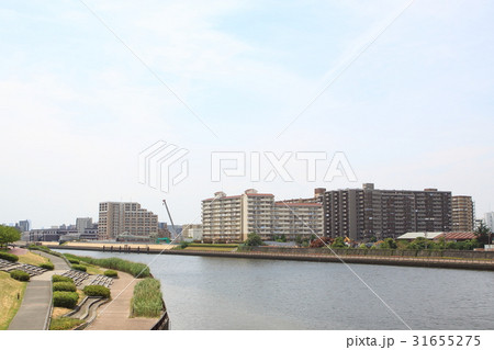 川沿いに建つマンション 31655275