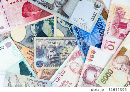 Multi currency note indicating world economy Multi currency note indicating world economy 31655396