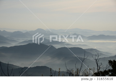 霧の山並 31655610