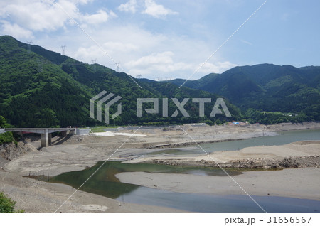 渇水のダム湖_水不足イメージ 渇水のダム湖_水不足イメージ 31656567