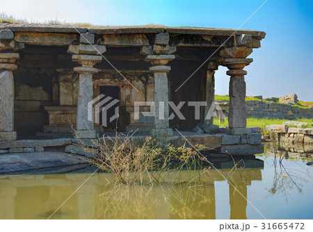 Ancient ruins on Hemakuta hill, Hampi, India 31665472