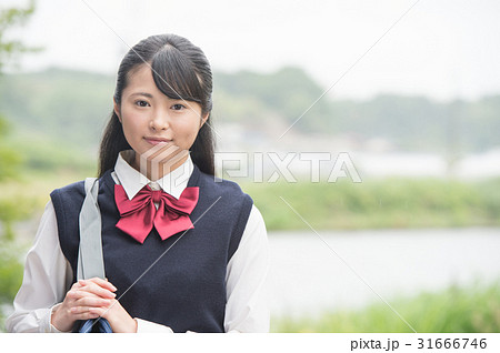 通学路の女子高生 31666746