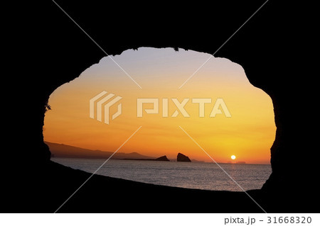 洞窟 西帰浦市 済州島 31668320