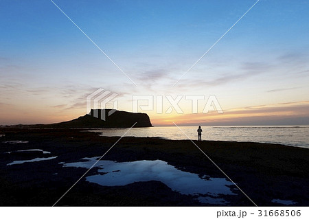 城山日出峰 世界文化遺産 シルエット 31668506