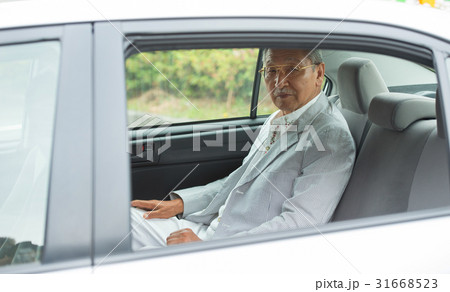 シニア 男性 車 ビジネス イメージ 31668523