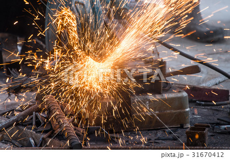 The sparkle of  Metal cutting machine at work 31670412