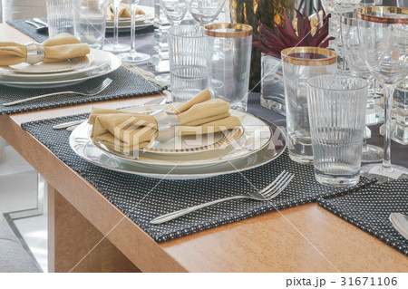 Elegance dining set with golden trim glassware Elegance dining set with golden trim glassware 31671106