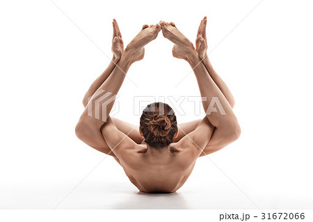 Naked young female doing pylates 31672066