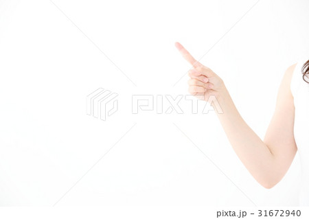 指差す・女性 指差す・女性 31672940
