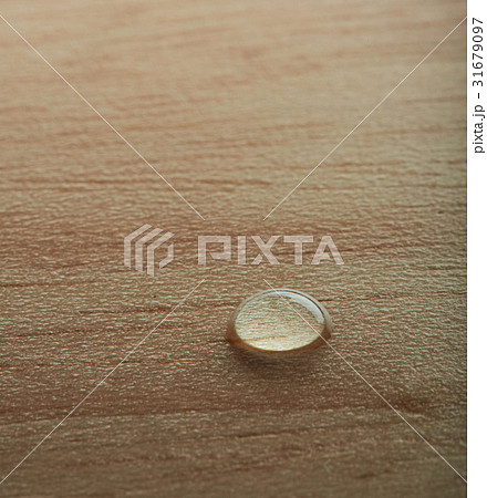 round drop on wood round drop on wood 31679097