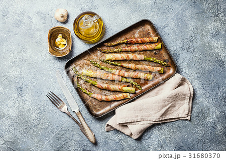 Grilled green asparagus wrapped with bacon 31680370
