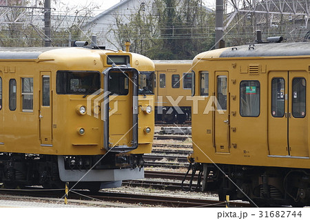 糸崎駅にて、山陽本線115系300番台 糸崎駅にて、山陽本線115系300番台 31682744