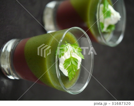 抹茶と小豆の水ようかん　黒背景（縦位置） 31687320