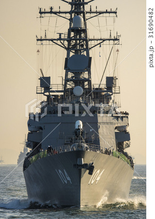 夕日に染まる護衛艦きりさめ 31690482