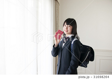 中学生 制服　パスポート　カバン　部屋 31698264