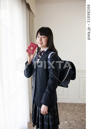 中学生 制服　パスポート　カバン　部屋 31698266