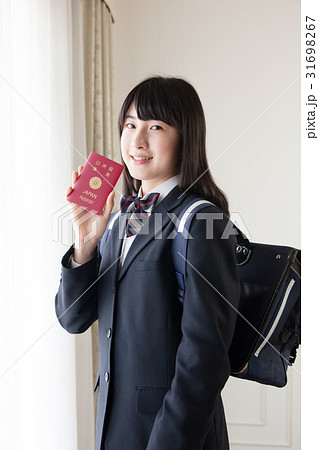中学生 制服 パスポート カバン 部屋 中学生 制服 パスポート カバン 部屋 31698267