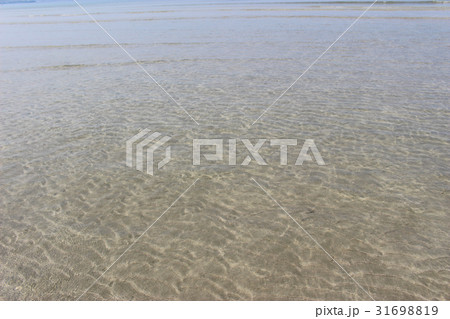 波打ち際の水面 波打ち際の水面 31698819