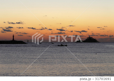 夕焼け 灯台 束草港 31701691
