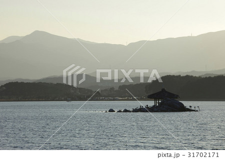 鏡浦湖 岩 石 31702171