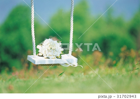 振動 ブランコ 花 31702943