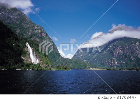 南島 ニュージーランドの ミルフォード・サウンド 31703447