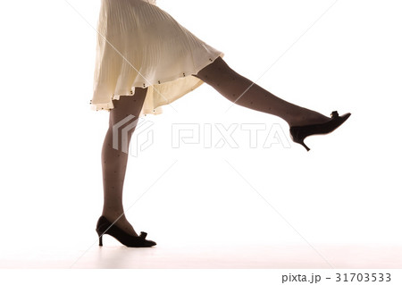 靴 ハイヒール 足持ち上げる 31703533