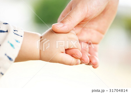ママと赤ちゃんの手 ママと赤ちゃんの手 31704814