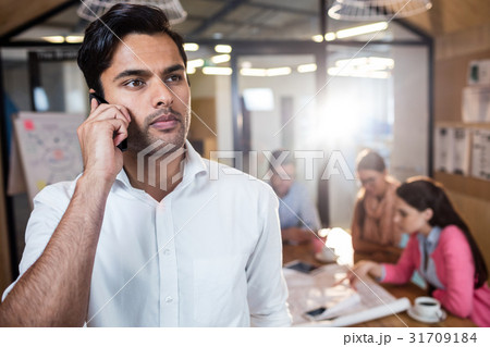 Casual businessman making a phone call 31709184