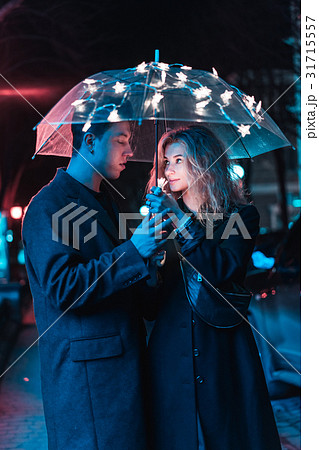 Portrait of a guy and a girl under an umbrella 31715557