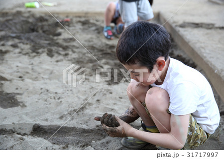 泥んこ遊び 泥んこ遊び 31717997