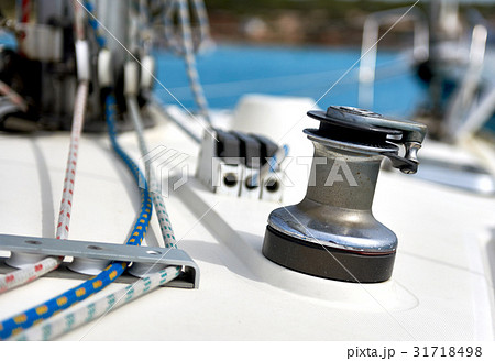 Winch with rope 31718498