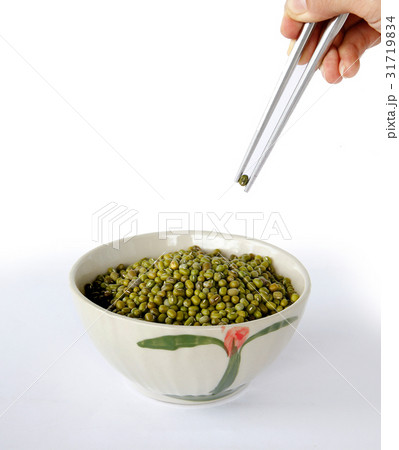 green beens are on white background. green beens are on white background. 31719834