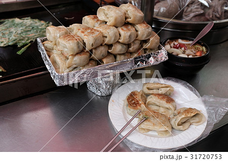 マンドゥ（韓国ギョウザ） 釜山のフードマーケット 31720753