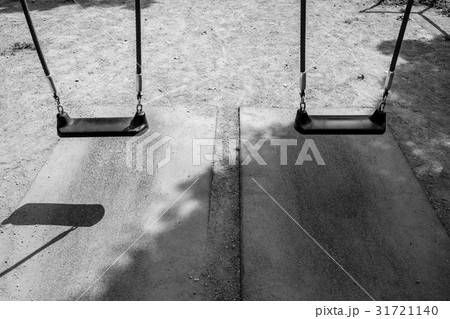 夏の無人ブランコ 31721140